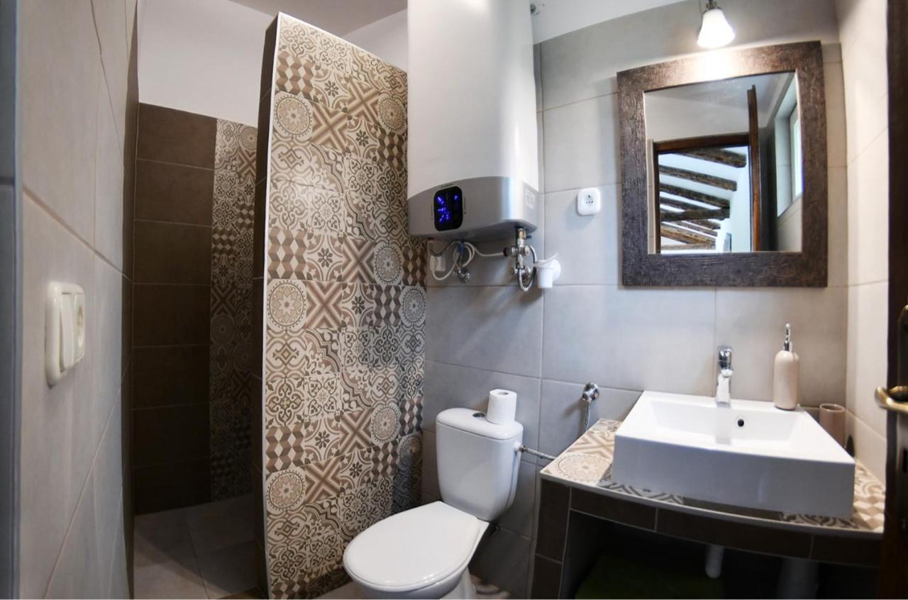 Tulipan Apartman Eger Extérieur photo