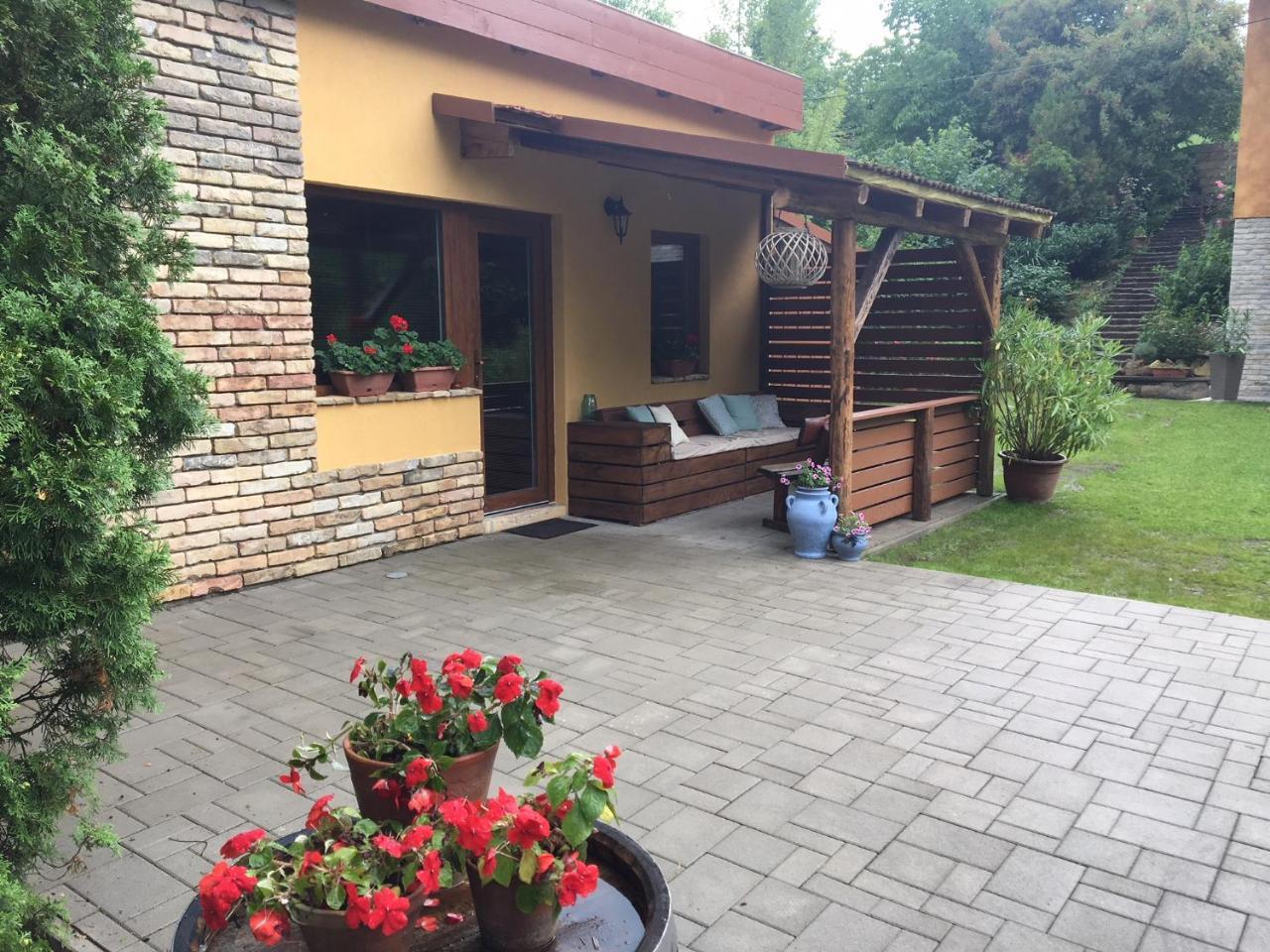 Tulipan Apartman Eger Extérieur photo